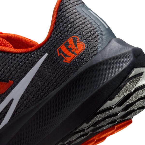 Unisex Nike  Anthracite Cincinnati Bengals Zoom Pegasus 40 Running Shoe - Image 8