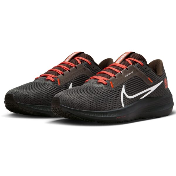 Unisex Nike  Anthracite Cleveland Browns Zoom Pegasus 40 Running Shoe - Image 3