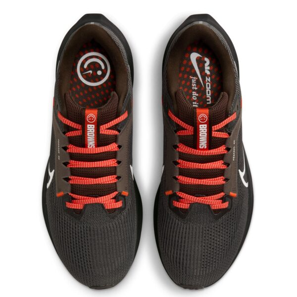 Unisex Nike  Anthracite Cleveland Browns Zoom Pegasus 40 Running Shoe - Image 4