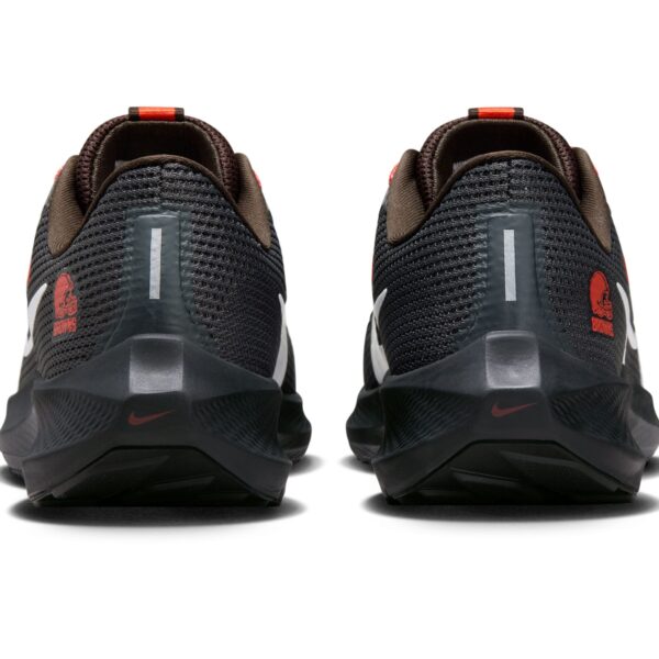 Unisex Nike  Anthracite Cleveland Browns Zoom Pegasus 40 Running Shoe - Image 5