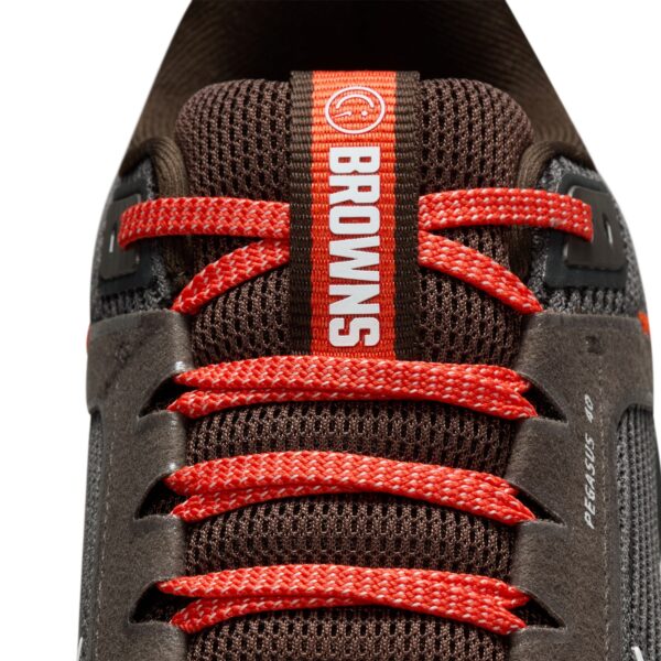 Unisex Nike  Anthracite Cleveland Browns Zoom Pegasus 40 Running Shoe - Image 9